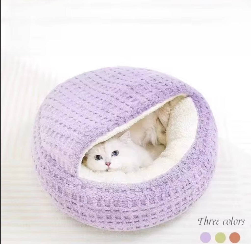 typical hooded or semi-enclosed cat beds often marketed as "winter warm" nests